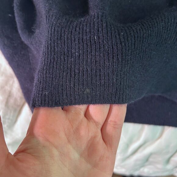 Everlane 100% The Cashmere Navy Blue V-Neck Sweater Size Medium - Picture 6 of 7